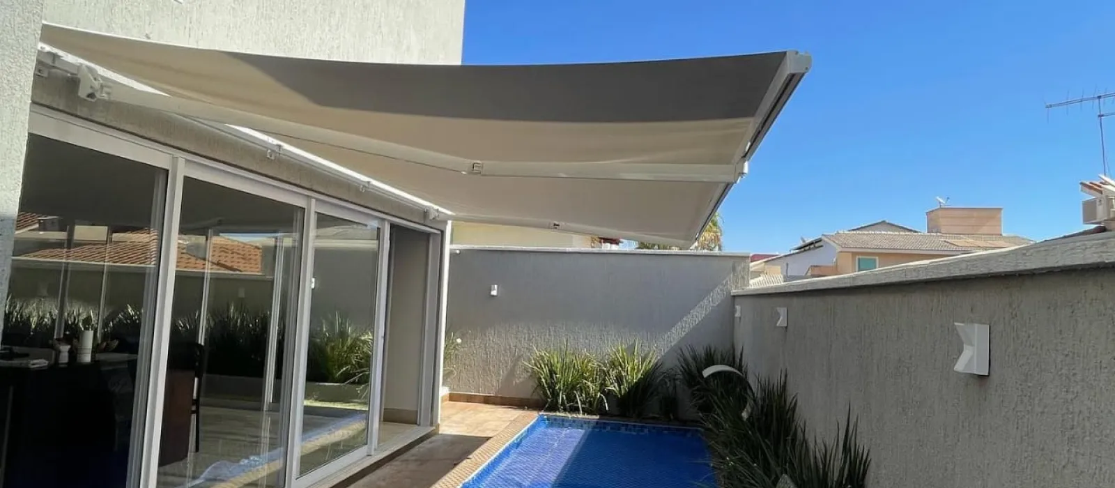 TOLDO ARTICULADO AUTOMATIZADO .